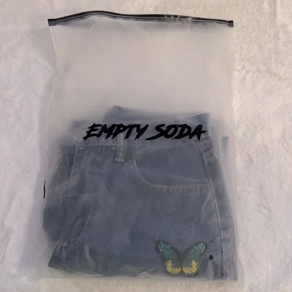 Empty Soda Butterfly 🦋 Blue Jeans, NWOT- size M - Picture 12 of 12